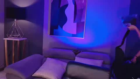 Juliette Moreau online show from 03.12.26