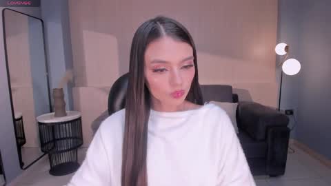 Juliette Moreau online show from 04.03.26