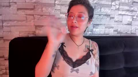 Snapshot of juliexxxtasy chatting on 10.29.25 Julieta online show from 10.29.25