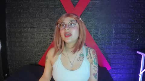 Snapshot of juliexxxtasy chatting on 11.21.25 Julieta online show from 11.21.25