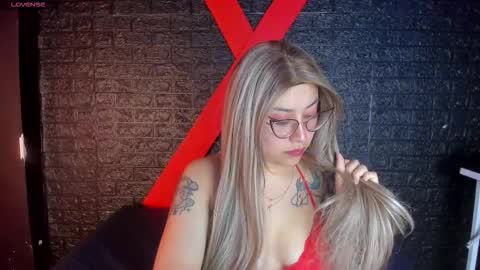 Snapshot of juliexxxtasy chatting on 11.27.25 Julieta online show from 11.27.25