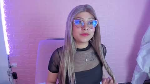 Snapshot of juliexxxtasy chatting on 11.28.25 Julieta online show from 11.28.25