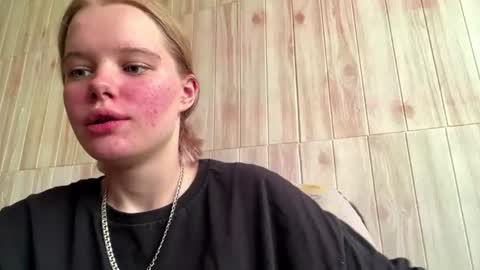 Snapshot of juligwartney chatting on 06.19.26 Malin online show from 06.19.26