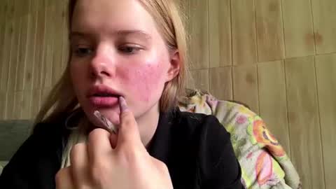 Snapshot of juligwartney chatting on 07.07.26 Malin online show from 07.07.26