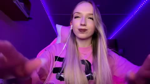 Sofie online show from 10.04.25