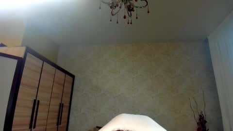 Snapshot of julissweet chatting on 01.11.25 Asmodeus online show from 01.11.25