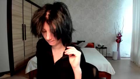 Snapshot of julissweet chatting on 01.19.25 Asmodeus online show from 01.19.25