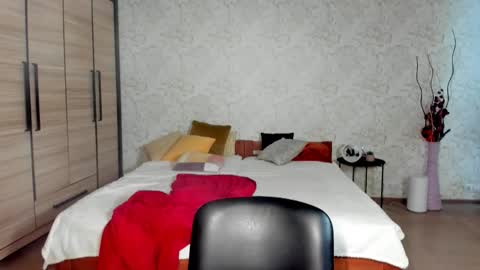 Snapshot of julissweet chatting on 01.20.25 Asmodeus online show from 01.20.25