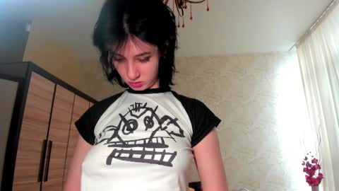 Snapshot of julissweet chatting on 02.10.25 Asmodeus online show from 02.10.25