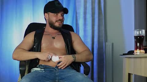 JULiUS   online show from 01.06.25