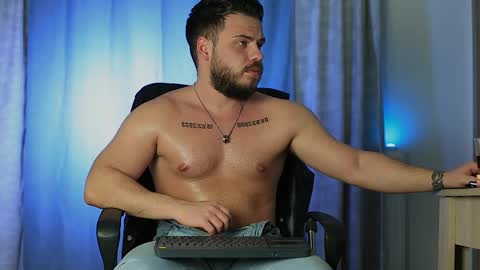 JULiUS   online show from 01.06.25