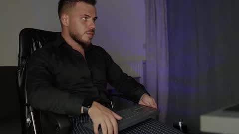 JULiUS   online show from 09.09.25