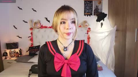jullianapriv_ online show from 10.08.25