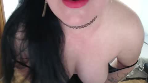 Julie online show from 03.05.25