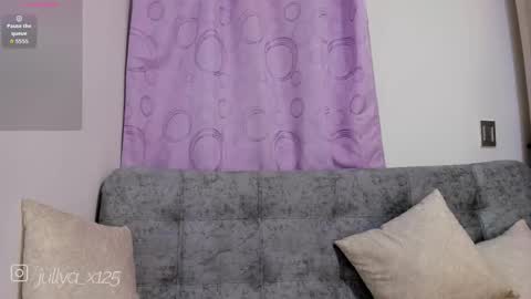 Snapshot of jullya_x_ chatting on 10.07.25 jullya 630 1330 -5 online show from 10.07.25