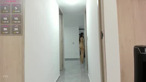 Snapshot of jullya_x_ chatting on 10.21.25 jullya 630 1330 -5 online show from 10.21.25