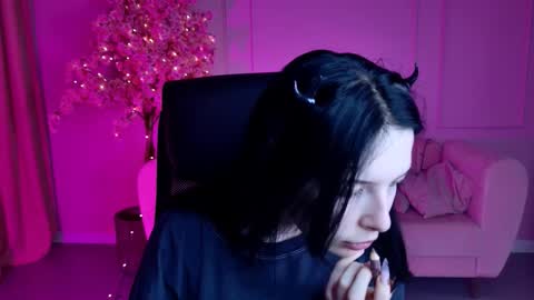 Juls online show from 10.14.25