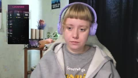 Snapshot of june_shy0 chatting on 10.01.25 June online show from 10.01.25