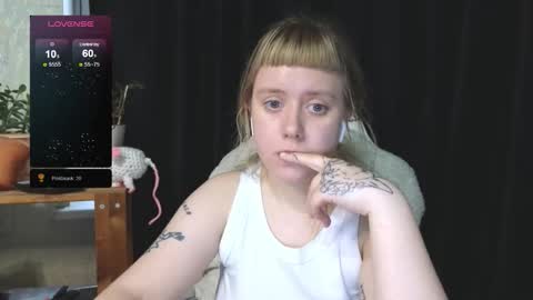 Snapshot of june_shy0 chatting on 11.07.25 June online show from 11.07.25