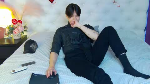 just_gay_ online show from 02.18.25