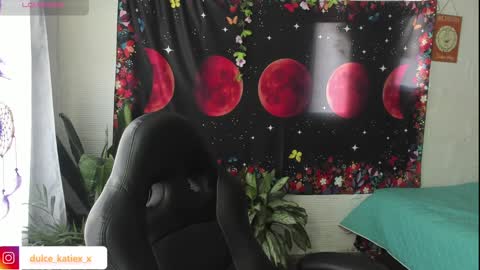 Snapshot of just_katiex chatting on 01.08.25 Sofia online show from 01.08.25