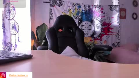 Snapshot of just_katiex chatting on 02.13.25 Sofia online show from 02.13.25