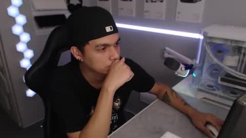 Snapshot of justagamerxxx chatting on 11.21.25 Rhys online show from 11.21.25