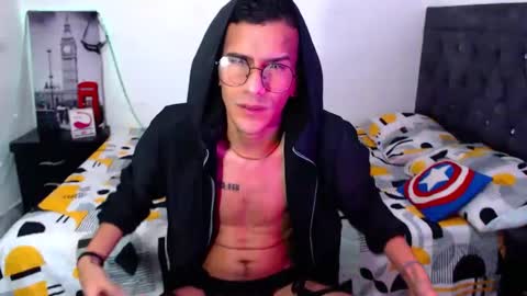 Snapshot of justin_melendez chatting on 10.03.25 JUSTIN online show from 10.03.25