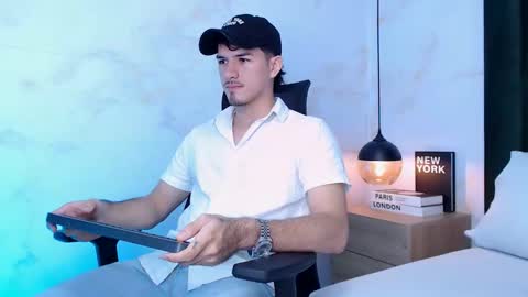 Snapshot of justin_spencer chatting on 12.04.25 Justin online show from 12.04.25