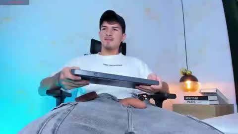 Snapshot of justin_spencer chatting on 12.13.25 Justin online show from 12.13.25