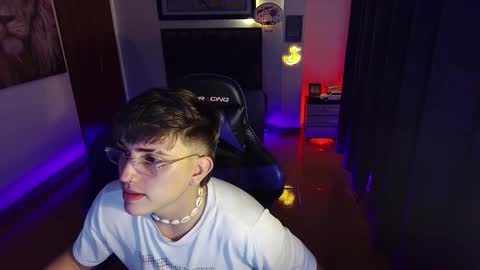 Snapshot of justin_trevor chatting on 10.21.25 Justin trevor online show from 10.21.25