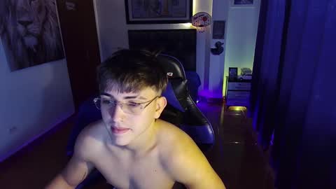 Snapshot of justin_trevor chatting on 10.22.25 Justin trevor online show from 10.22.25