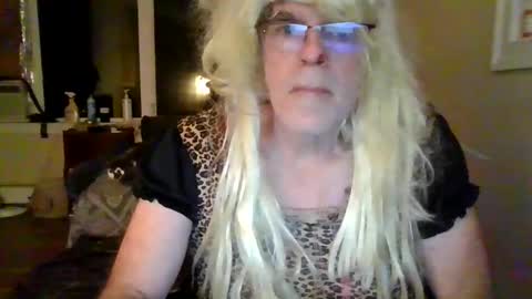 Snapshot of justinefox chatting on 10.25.25 justinefox online show from 10.25.25