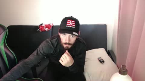 Snapshot of justyouraveragebeast chatting on 11.22.25 justyouraveragebeast online show from 11.22.25