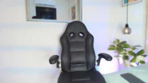 Snapshot of jvenuss chatting on 03.04.25 ees 3 online show from 03.04.25