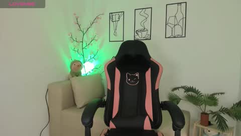 Snapshot of jvenuss chatting on 10.05.25 ees 3 online show from 10.05.25