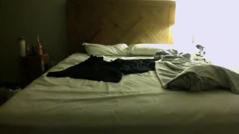 J and Sugar snap pea online show from 09.17.25