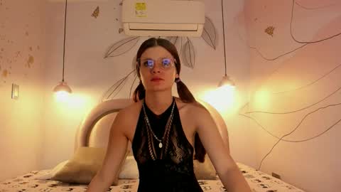 Snapshot of kaate_sweett chatting on 10.31.25 kaate_sweett online show from 10.31.25