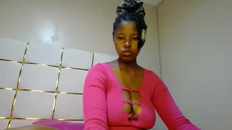 Snapshot of kadime001 chatting on 02.18.25 kadime online show from 02.18.25