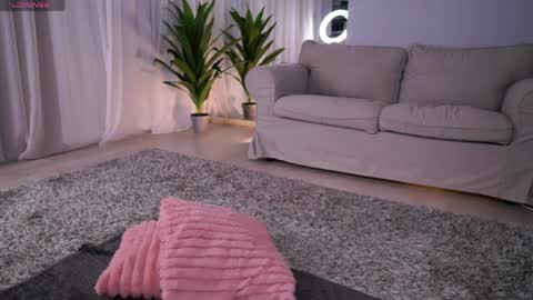 Snapshot of kaelisrose chatting on 04.08.26 Rose online show from 04.08.26