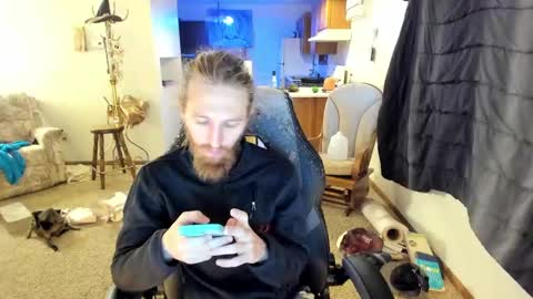 Snapshot of kaiku77 chatting on 10.28.25 Kaiku77 online show from 10.28.25