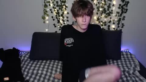 slutkai online show from 11.25.25