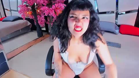    online show from 04.05.26