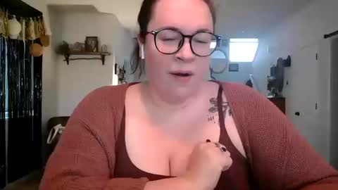 Snapshot of kaitrosss chatting on 10.12.25 kaitrosss online show from 10.12.25