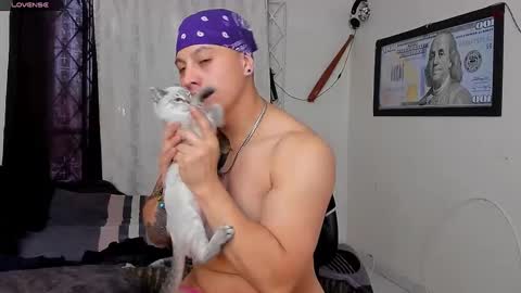 Snapshot of kaledd_musclee chatting on 12.07.24 Kaledd musclees room Master online show from 12.07.24