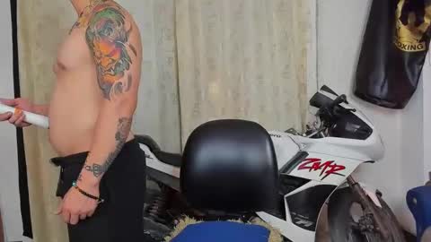 Snapshot of kaledd_musclee chatting on 01.10.25 Kaledd musclees room Master online show from 01.10.25