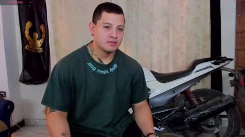 Snapshot of kaledd_musclee chatting on 01.11.25 Kaledd musclees room Master online show from 01.11.25