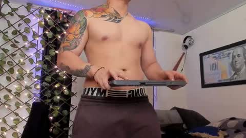 Snapshot of kaledd_musclee chatting on 02.18.25 Kaledd musclees room Master online show from 02.18.25