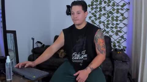 Snapshot of kaledd_musclee chatting on 09.12.25 Kaledd musclees room Master online show from 09.12.25