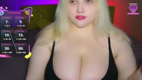 Snapshot of kaliroses8 chatting on 10.08.25 sweet rose online show from 10.08.25